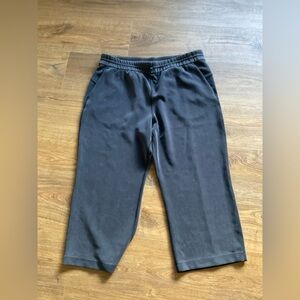 Lululemon Women’s Charcoal Gray Softstreme Straight Leg Cropped Pants Size 14